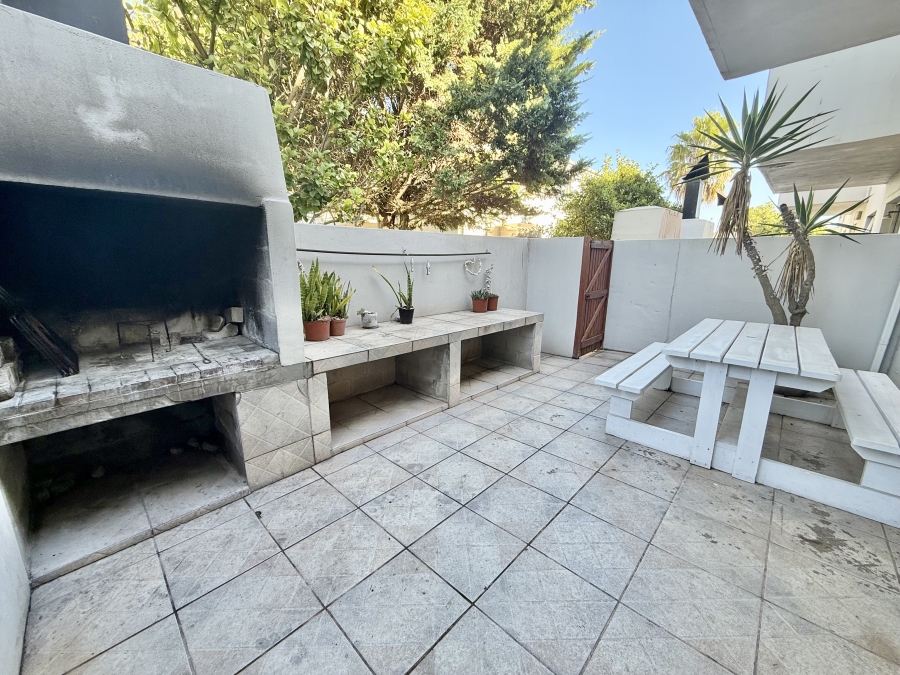 2 Bedroom Property for Sale in Middedorp Western Cape